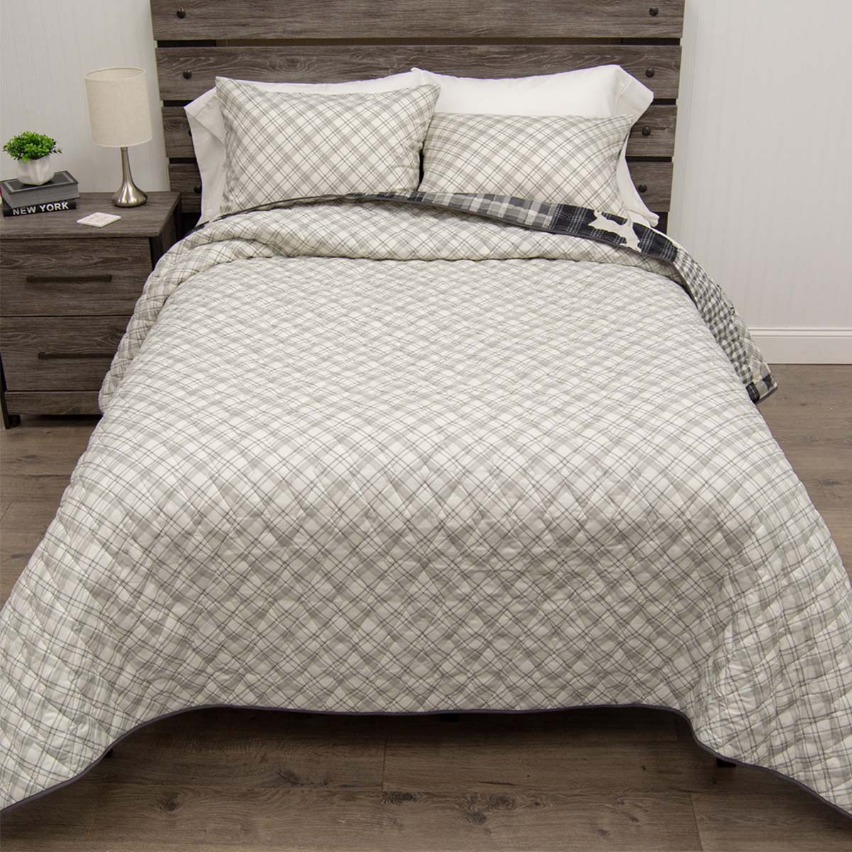 Shadow Creek Buck Quilt Bed Set - Queen