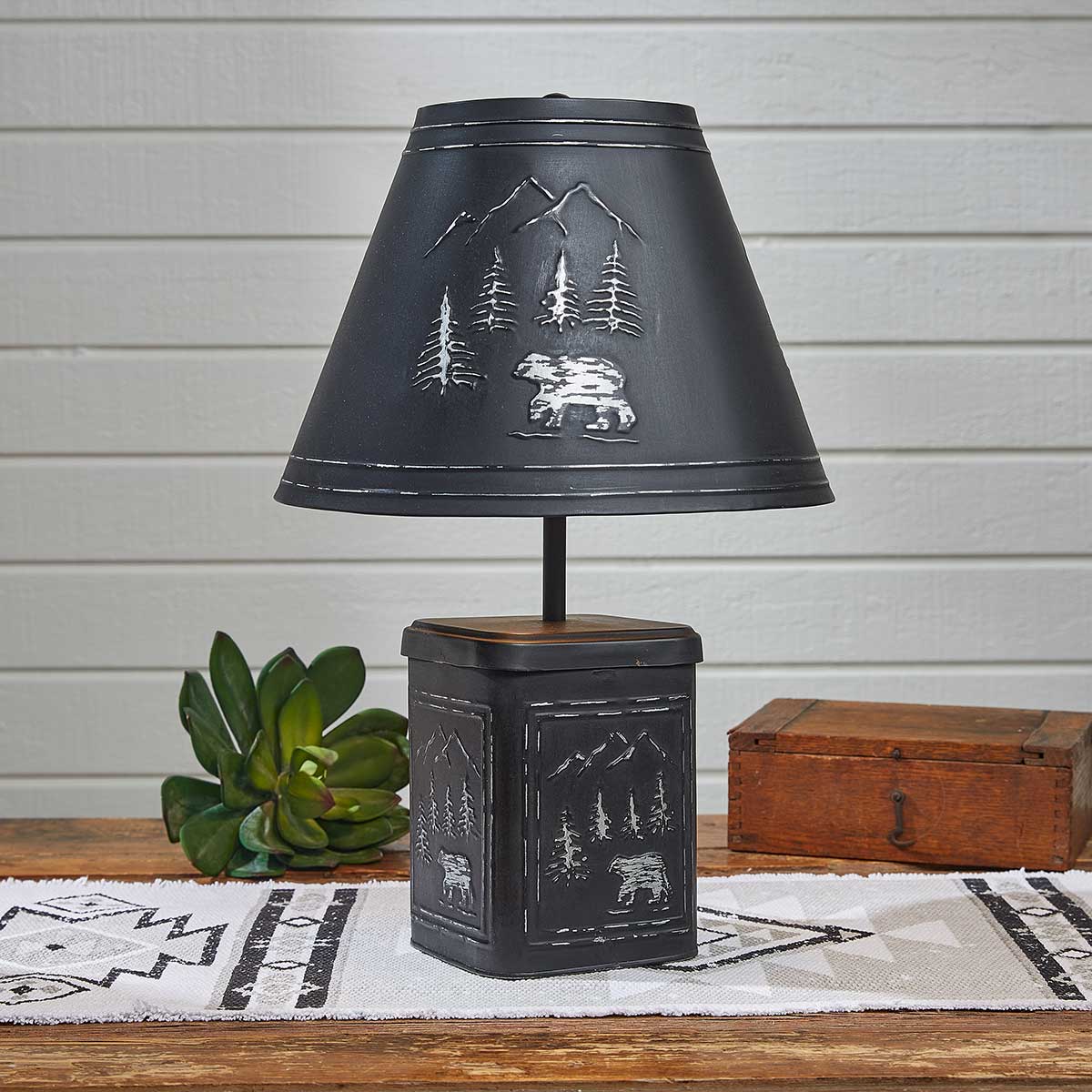 Black Bear Metal Lamp with Shade