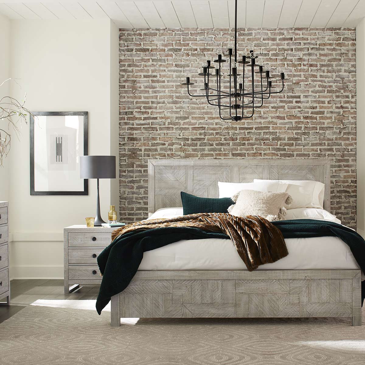Northern Pine Queen Bed 4 piece set